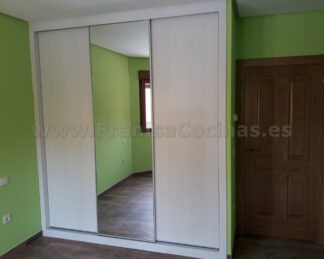 Armario empotrado de 3 hojas correderas