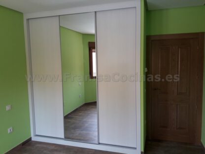 Armario empotrado de 3 hojas correderas