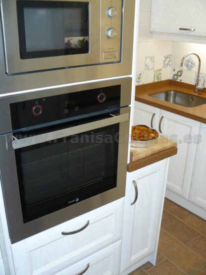 Muebles de cocina de madera de fresno blanco patinado - Imagen 14