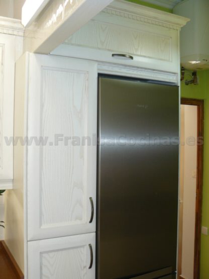 Muebles de cocina de madera de fresno blanco patinado - Imagen 22