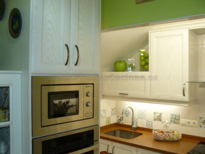 Muebles de cocina de madera de fresno blanco patinado - Imagen 23