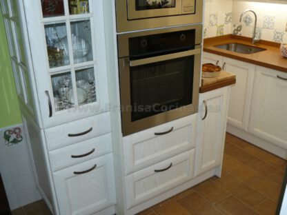 Muebles de cocina de madera de fresno blanco patinado - Imagen 25