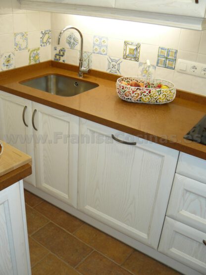 Muebles de cocina de madera de fresno blanco patinado - Imagen 29