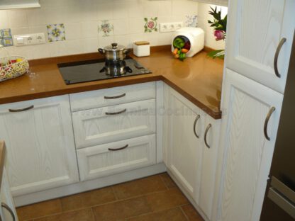 Muebles de cocina de madera de fresno blanco patinado - Imagen 8