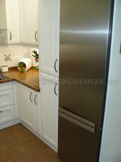 Muebles de cocina de madera de fresno blanco patinado - Imagen 9