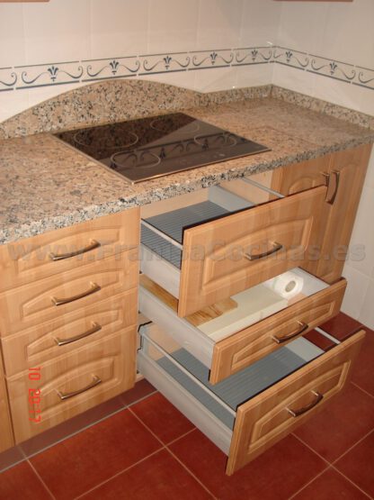 Muebles de cocina polilaminados - Imagen 22