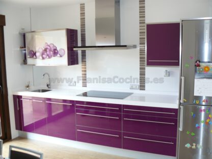 Muebles de cocina color berenjena - Imagen 2