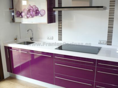Muebles de cocina color berenjena - Imagen 11