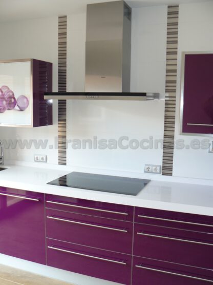 Muebles de cocina color berenjena - Imagen 13