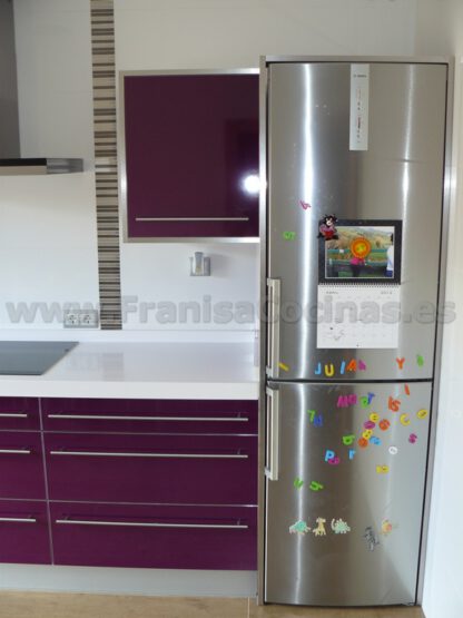 Muebles de cocina color berenjena - Imagen 14