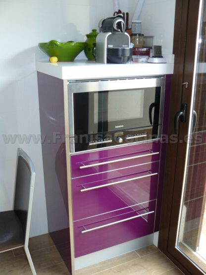 Muebles de cocina color berenjena - Imagen 15