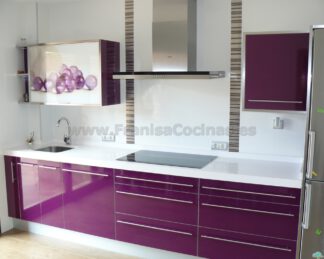 Muebles de cocina color berenjena