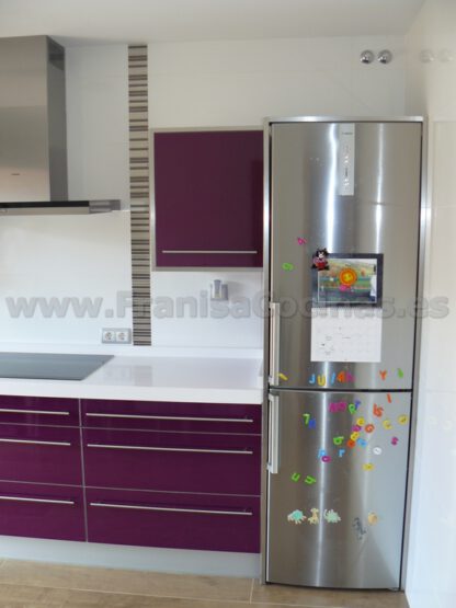 Muebles de cocina color berenjena - Imagen 5