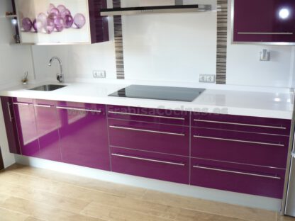 Muebles de cocina color berenjena - Imagen 6