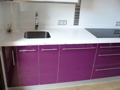 Muebles de cocina color berenjena - Imagen 8
