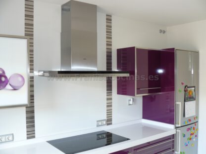 Muebles de cocina color berenjena - Imagen 10