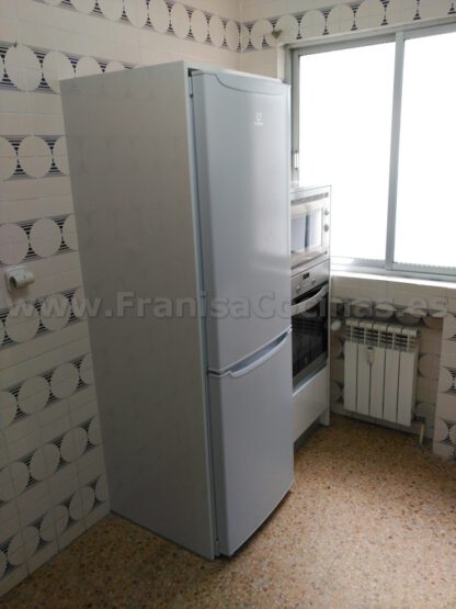 Muebles de cocina blanca y encimera gris - Imagen 20