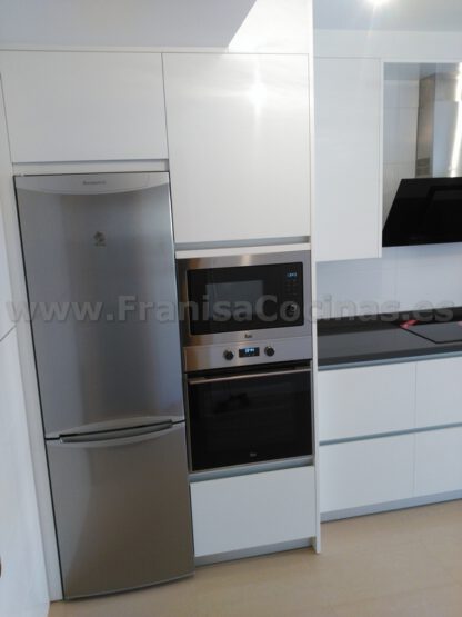 Muebles de cocina con tirador gola aluminio - Imagen 9
