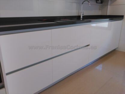 Muebles de cocina con tirador gola aluminio - Imagen 12