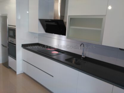 Muebles de cocina con tirador gola aluminio - Imagen 14