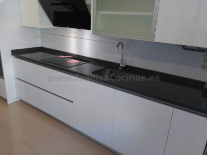 Muebles de cocina con tirador gola aluminio - Imagen 15