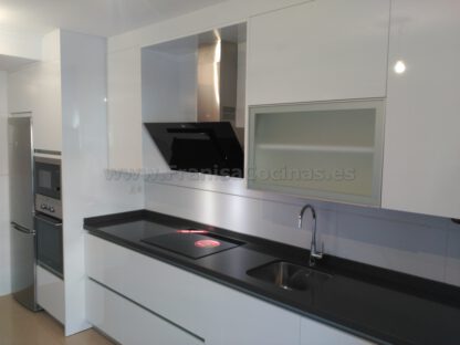 Muebles de cocina con tirador gola aluminio - Imagen 17