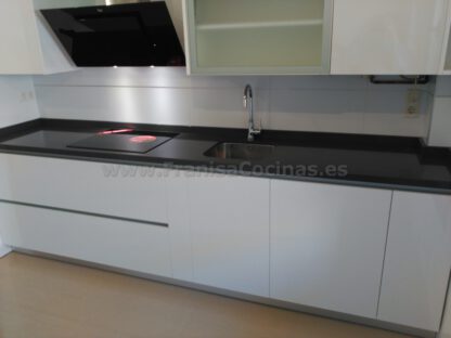 Muebles de cocina con tirador gola aluminio - Imagen 24