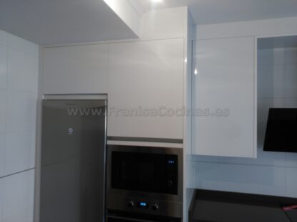 Muebles de cocina con tirador gola aluminio - Imagen 7