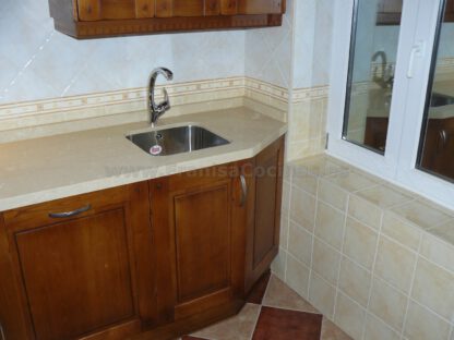 Muebles de cocina de madera castaño - Imagen 11