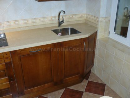 Muebles de cocina de madera castaño - Imagen 12