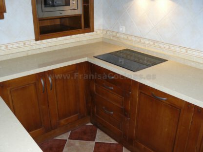 Muebles de cocina de madera castaño - Imagen 13