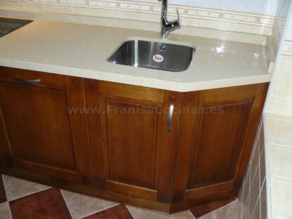 Muebles de cocina de madera castaño - Imagen 14