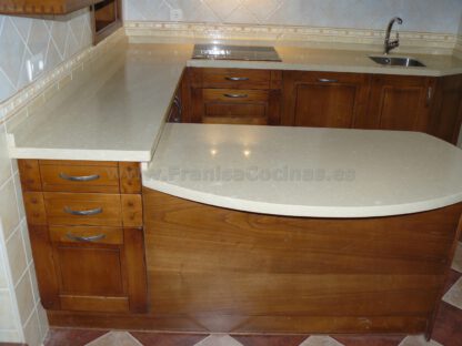 Muebles de cocina de madera castaño - Imagen 16