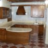 Muebles de cocina de madera castaño - Imagen 4