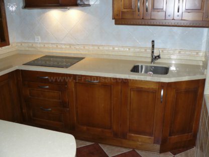 Muebles de cocina de madera castaño - Imagen 10