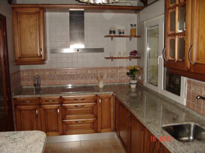 Muebles de cocina de madera rústica - Imagen 2