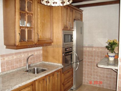 Muebles de cocina de madera rústica - Imagen 11