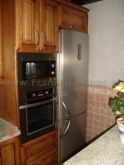 Muebles de cocina de madera rústica - Imagen 12