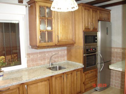 Muebles de cocina de madera rústica - Imagen 16