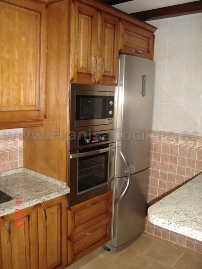 Muebles de cocina de madera rústica - Imagen 4