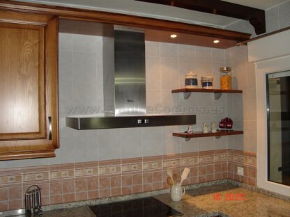 Muebles de cocina de madera rústica - Imagen 8