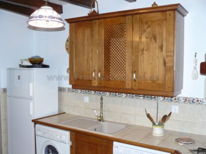 Muebles de cocina rústicos en madera - Imagen 12