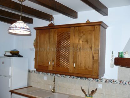 Muebles de cocina rústicos en madera - Imagen 13