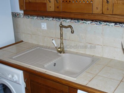 Muebles de cocina rústicos en madera - Imagen 14