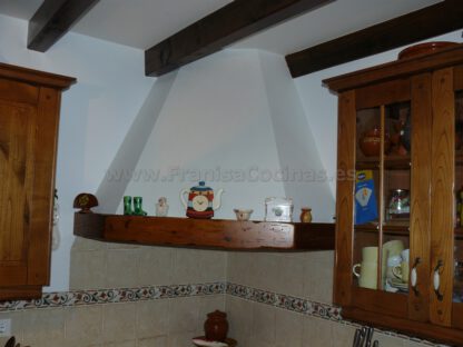 Muebles de cocina rústicos en madera - Imagen 20