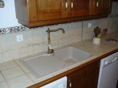 Muebles de cocina rústicos en madera - Imagen 21
