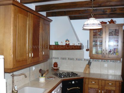 Muebles de cocina rústicos en madera - Imagen 3