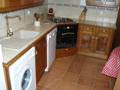 Muebles de cocina rústicos en madera - Imagen 4