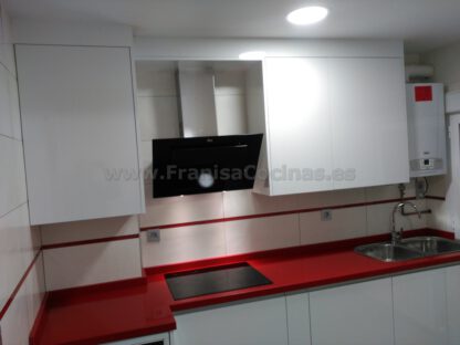 Muebles de cocina blancos tirador efecto gola - Imagen 4