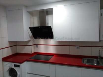 Muebles de cocina blancos tirador efecto gola
